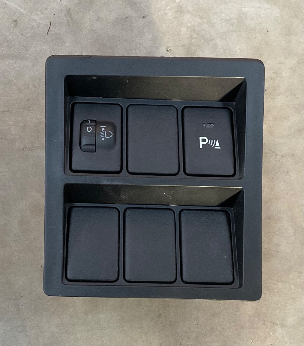 HILUX GD DASH TRIM + SWITCHES