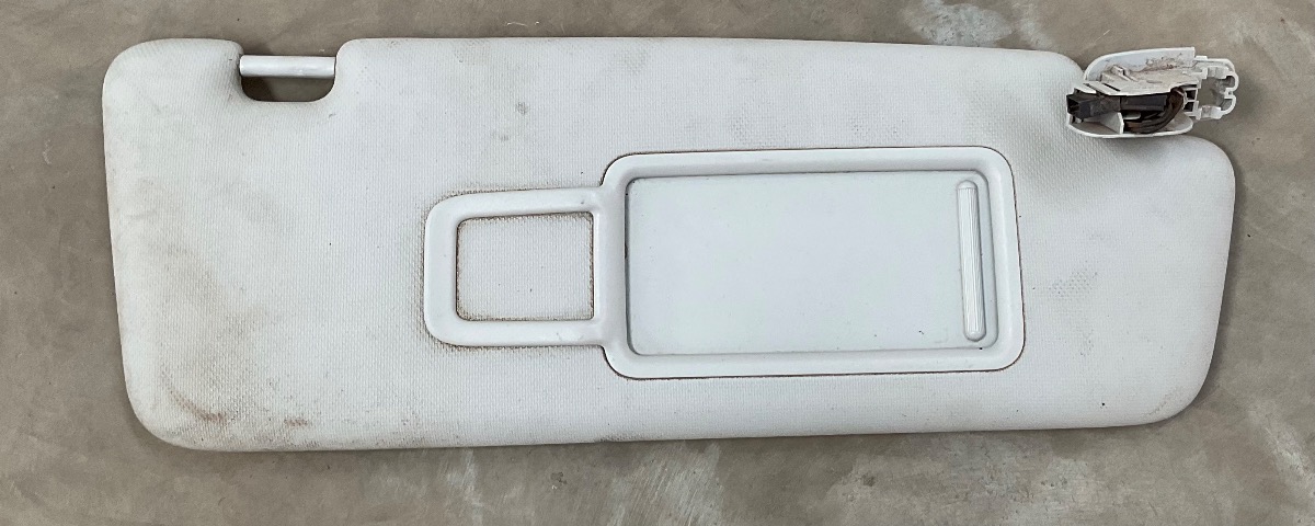 Q5 RIGHT SUN VISOR
