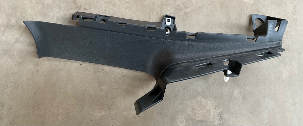 86 RIGHT REAR INNER LOWER TRIM