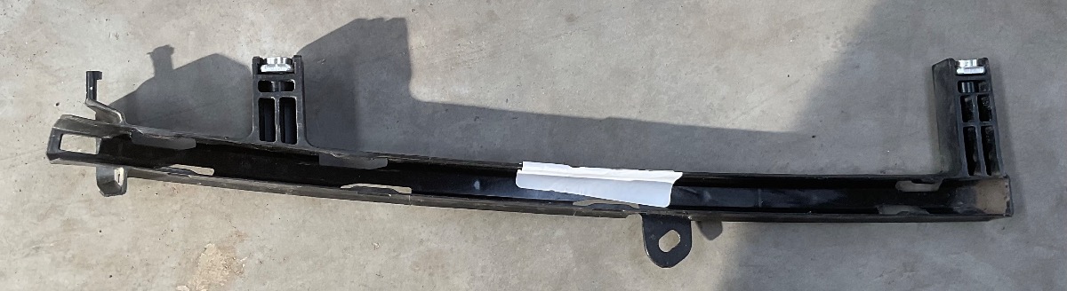 URBAN CRUISER RIGHT FRONT DOOR GLASS GUIDE