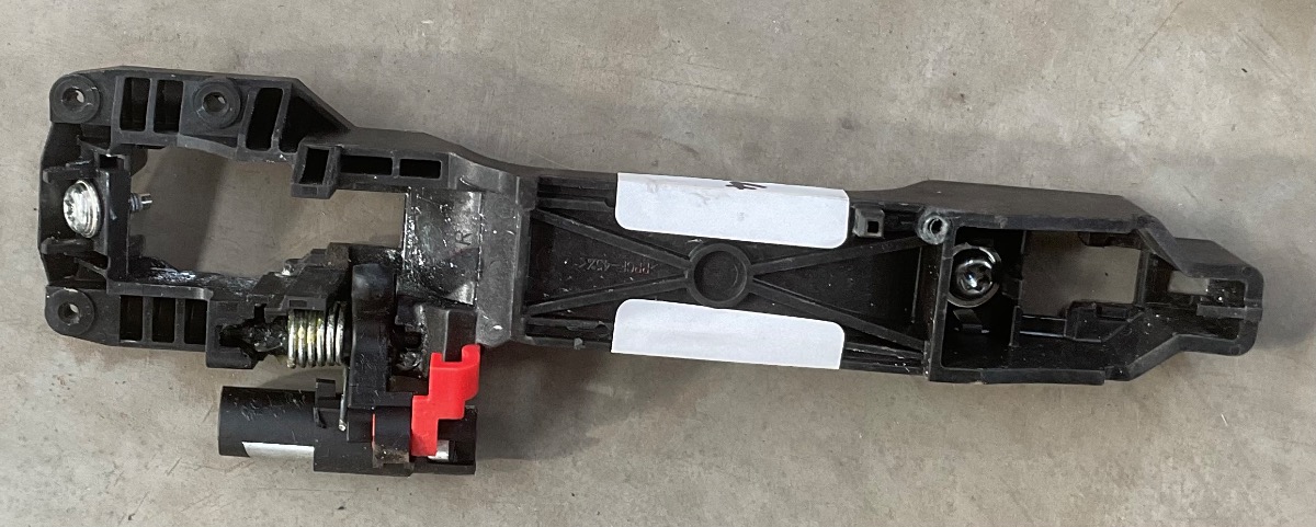 URBAN CRUISER R/F DOOR HANDLE BRACKET