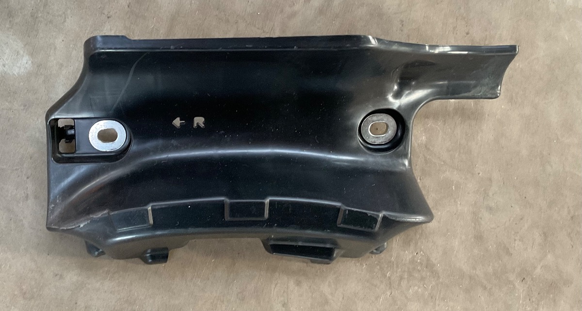 HILUX GD RIGHT ROOF LINING BRACKET
