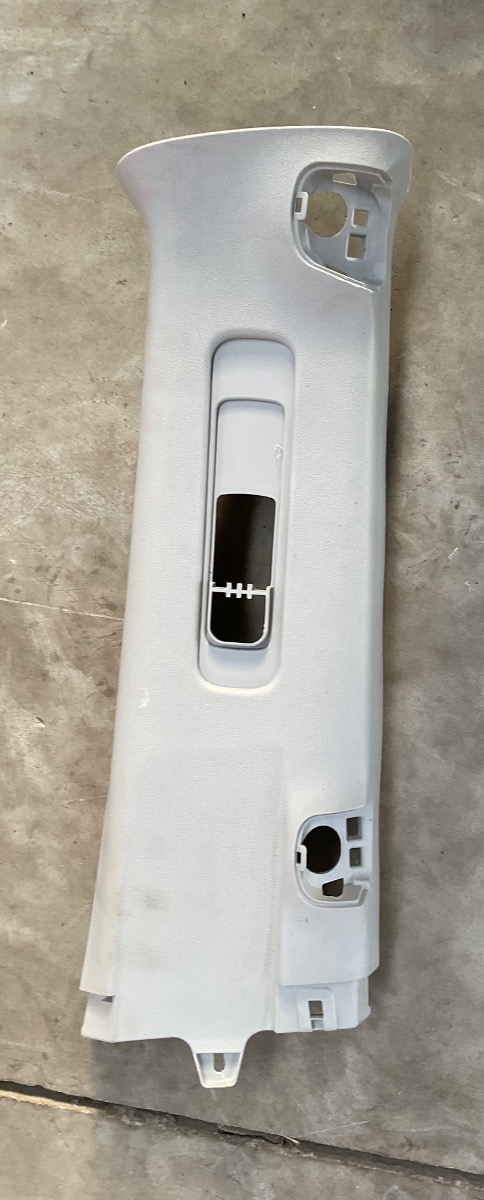 HILUX GD RIGHT UPPER B PILLAR TRIM