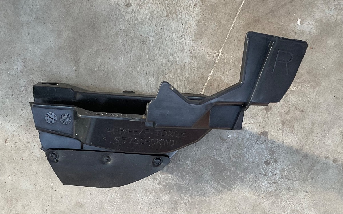 HILUX GD Low Cowl Cover Right