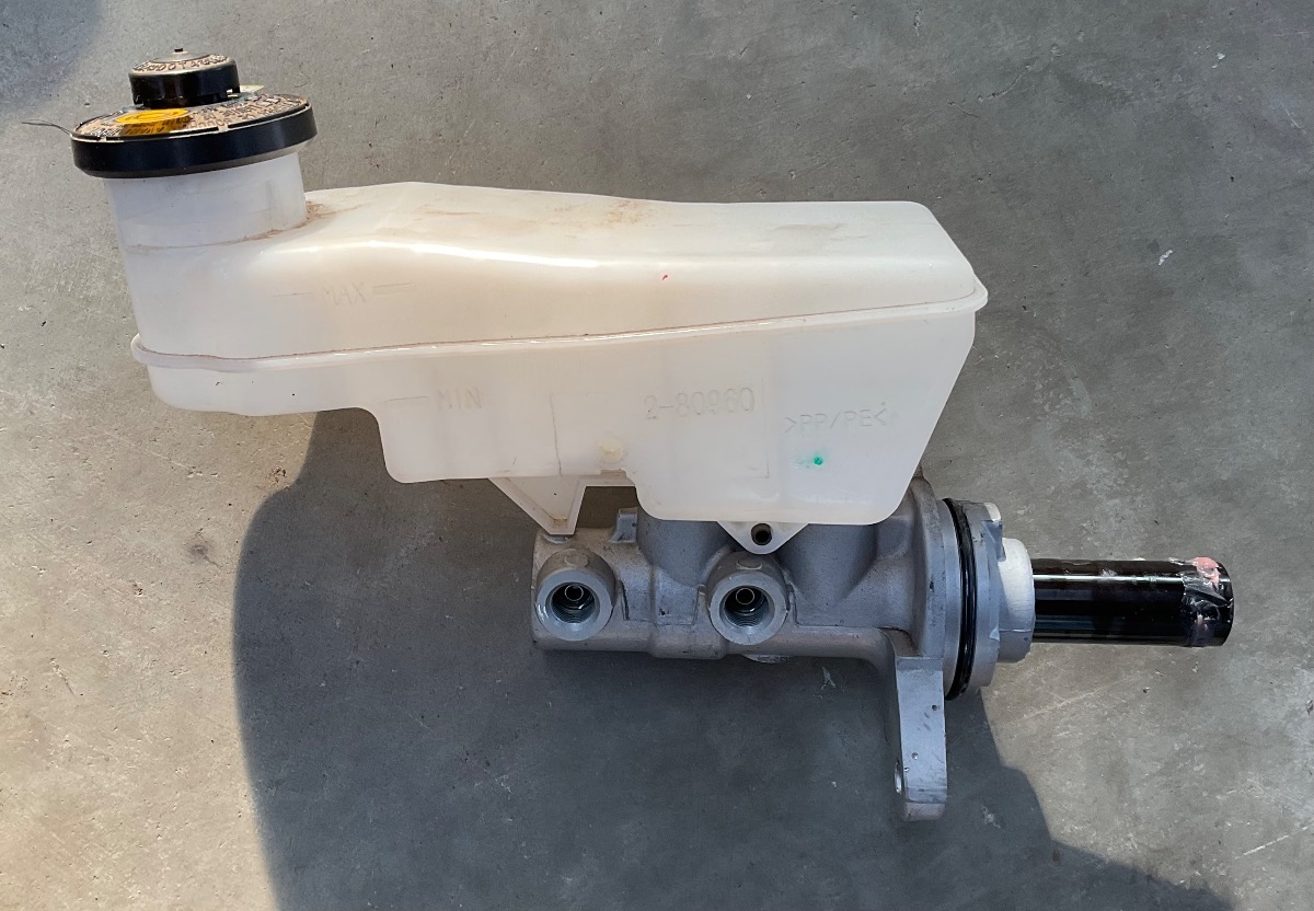 HILUX GD BRAKE MASTER CYLINDER
