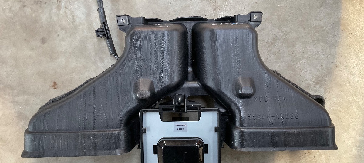 HILUX GD CENTRE AIR DUCT