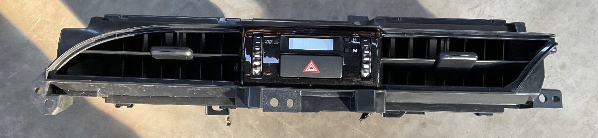 HILUX GD CENTRE DASH TRIM COMPLETE
