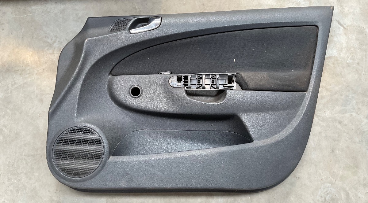 CORSA D RIGHT FRONT DOOR PANEL