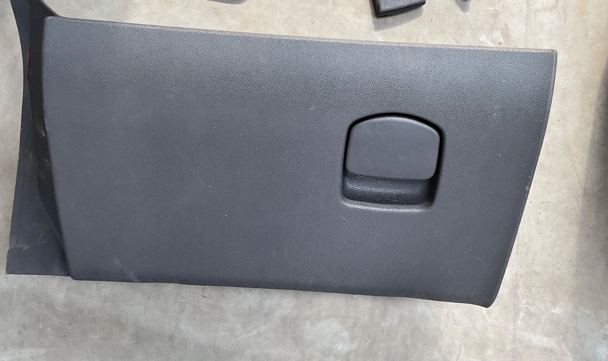 CORSA D CUBBY LID