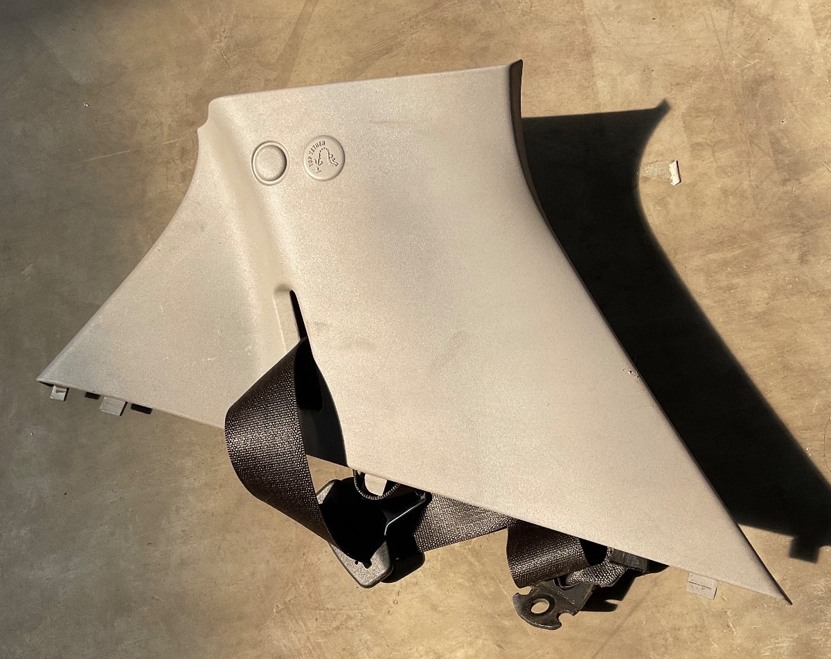 CORSA D RIGHT REAR INNER PANNEL TRIM + SEATBELT