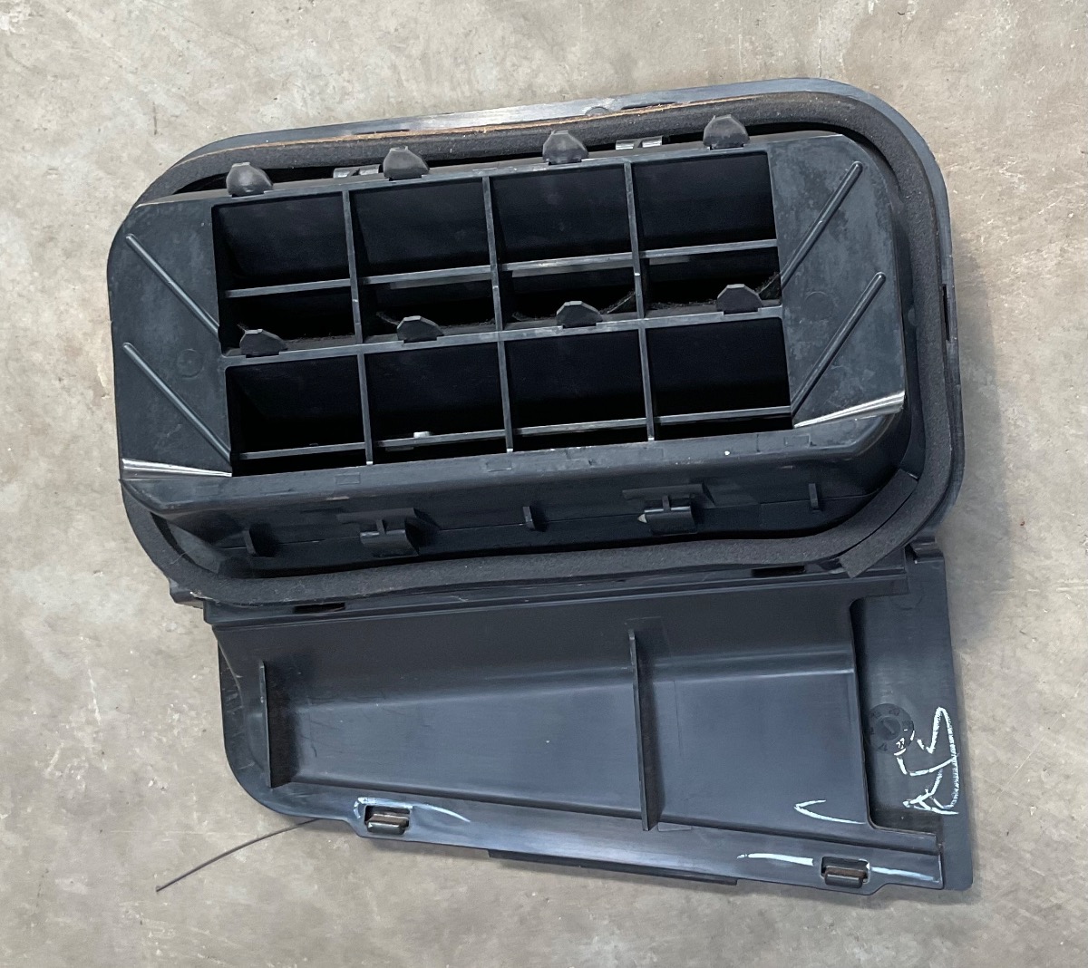 HILUX GD Rear Right Vent Housing Assembly