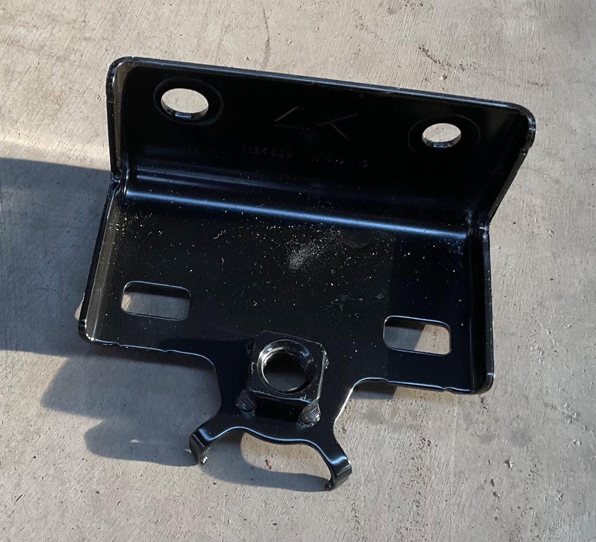 HILUX GD LEFT FENDER BRACKET