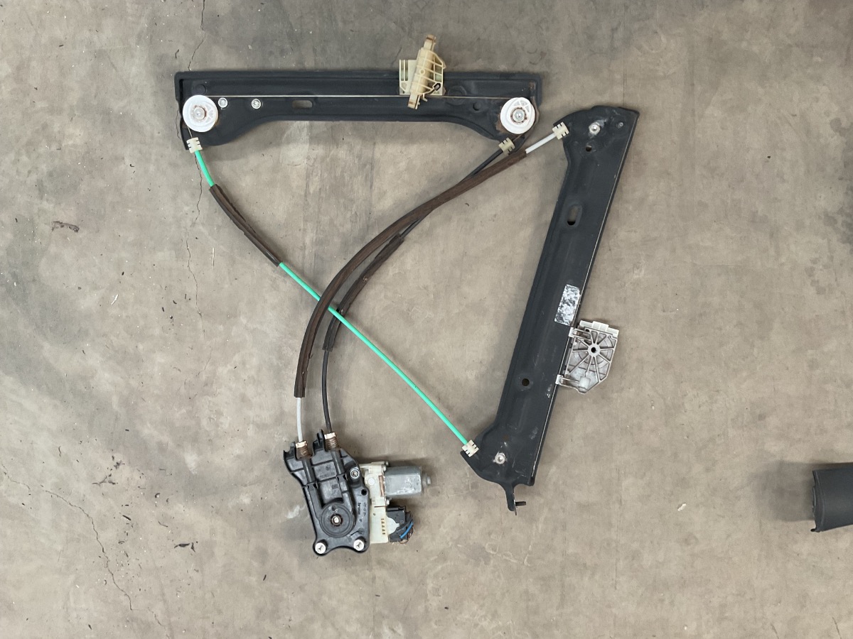 F56 Right FRONT Window Lifter Assembly - Electric