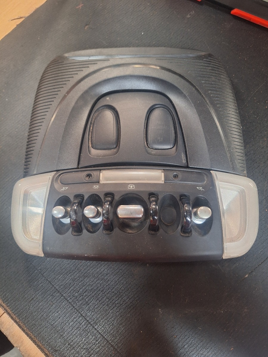 F56 ROOF LIGHT CONTROL SWITCH PLUG DAMAGED