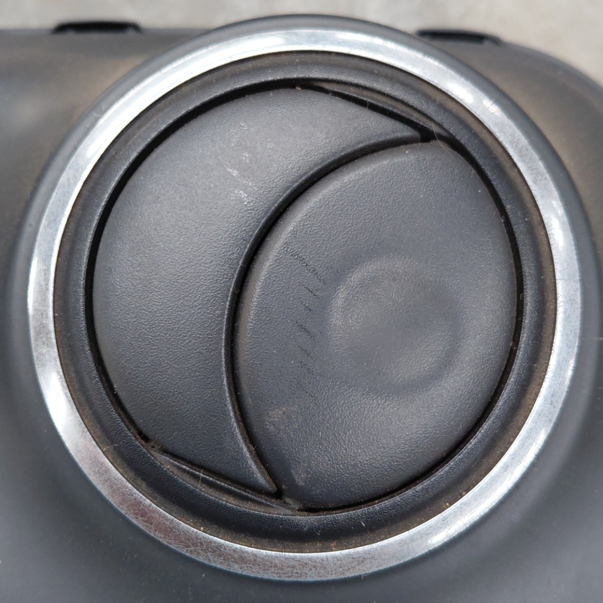 SANDERO 2 RIGHT CENTRE DASH VENT