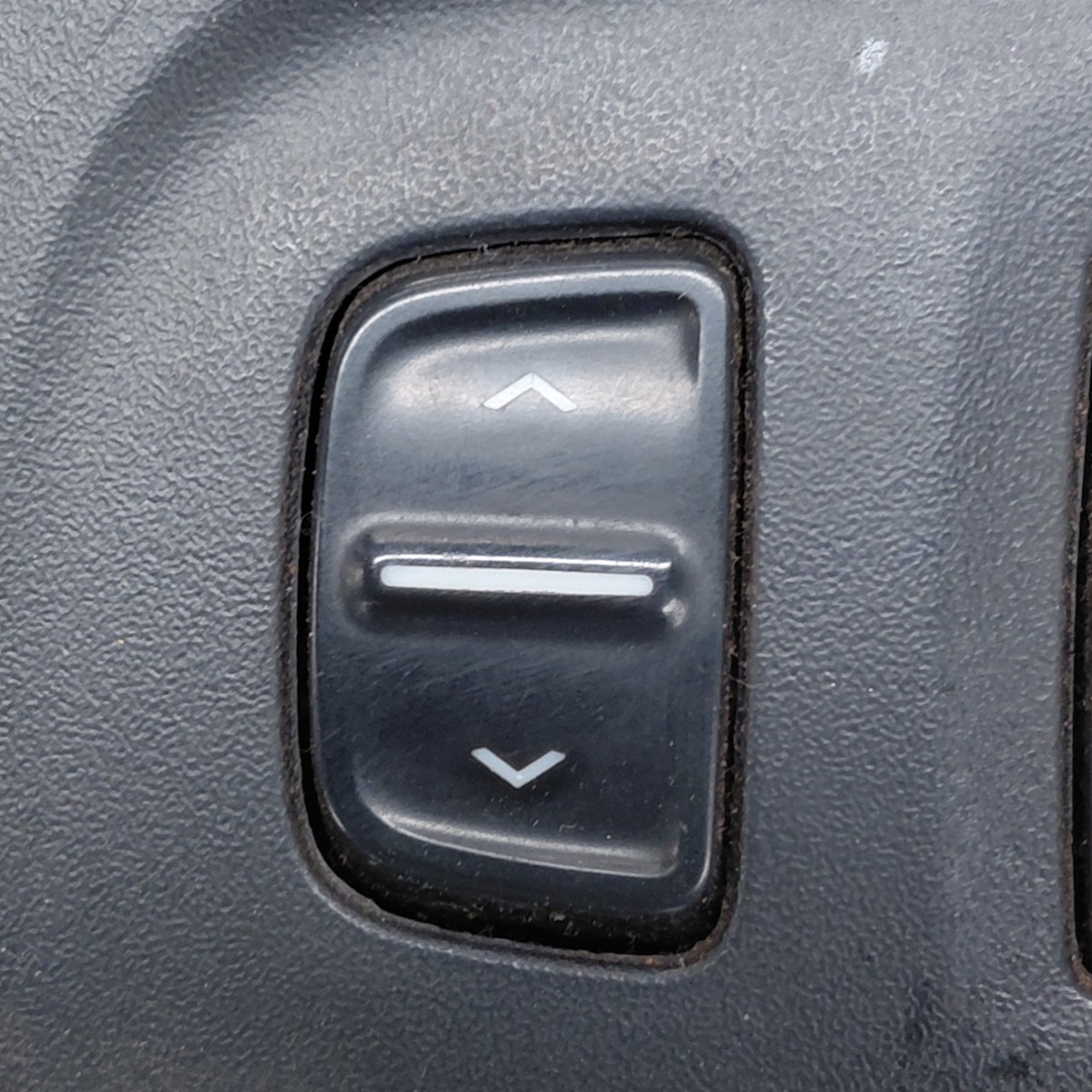 SANDERO 2 LEFT FRONT WINDOW SWITCH
