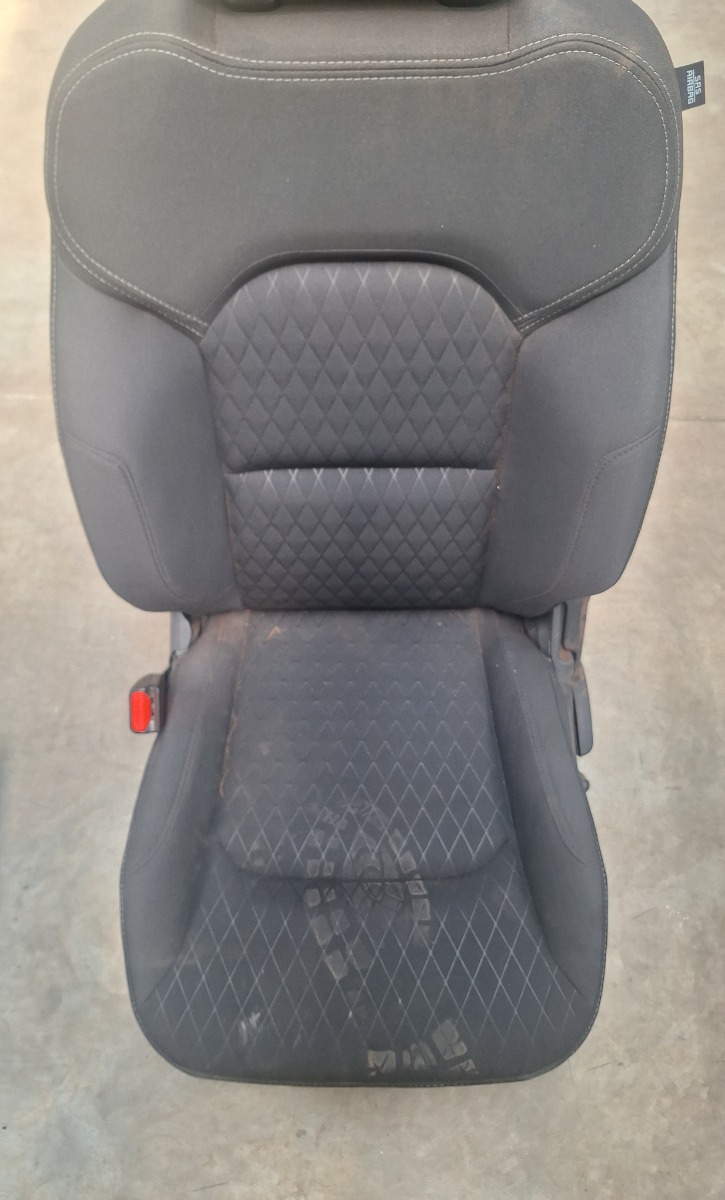 URBAN CRUISER LEFT FRONT SEAT