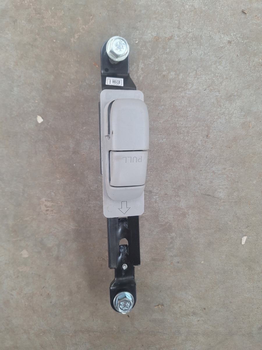 URBAN CRUISER RIGHT FRONT SAFETY BELT ANCHOR