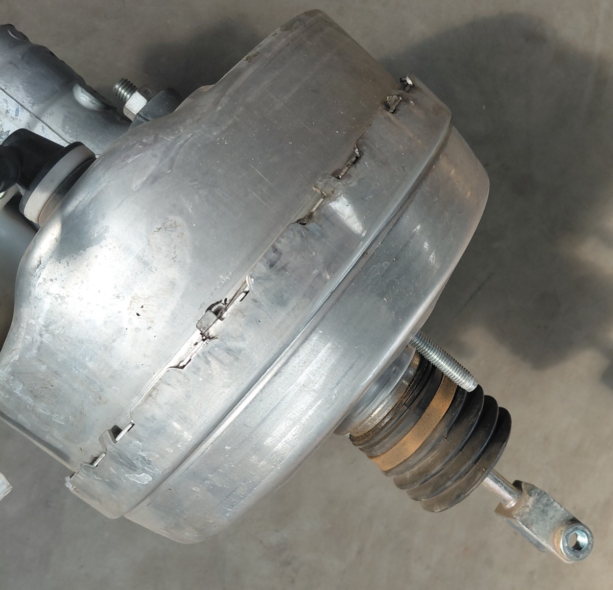 W205 BRAKE BOOSTER