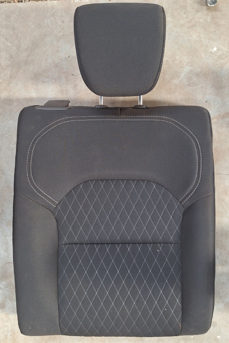 URBAN CRUISER RIGHT BACK SEAT
