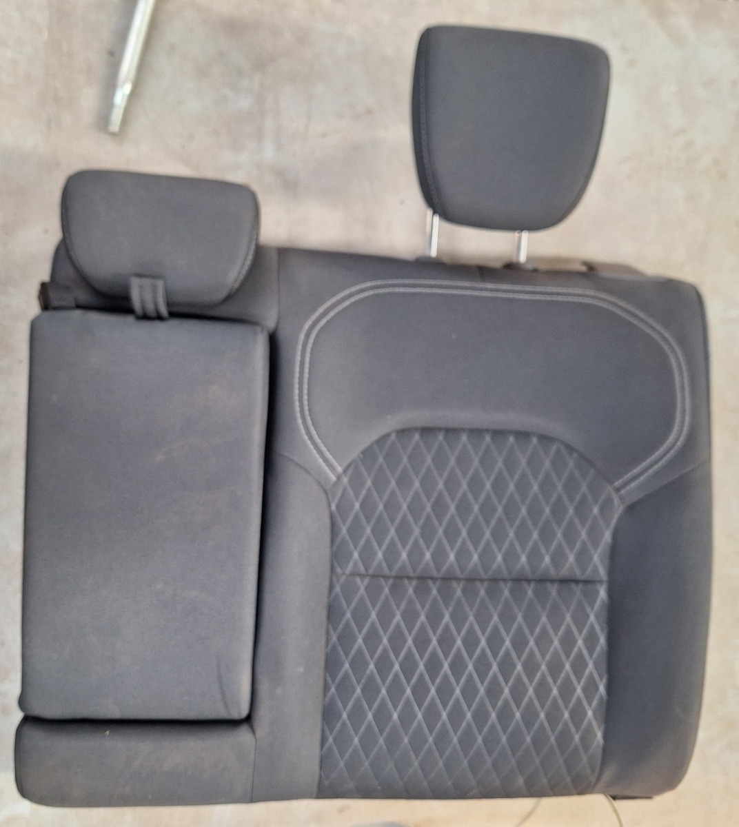 URBAN CRUISER LEFT BACK SEAT