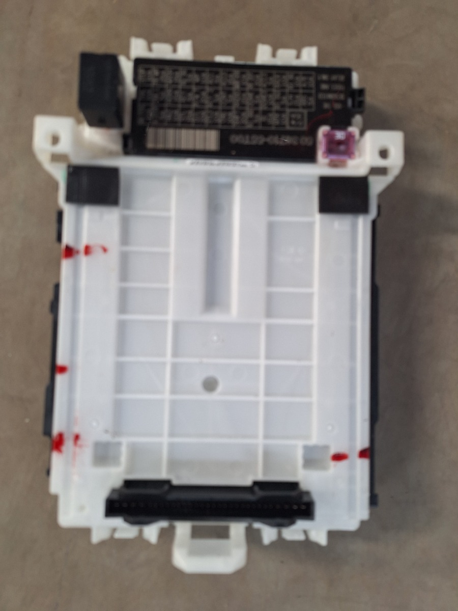 URBAN CRUISER FUSE BOX MODULE