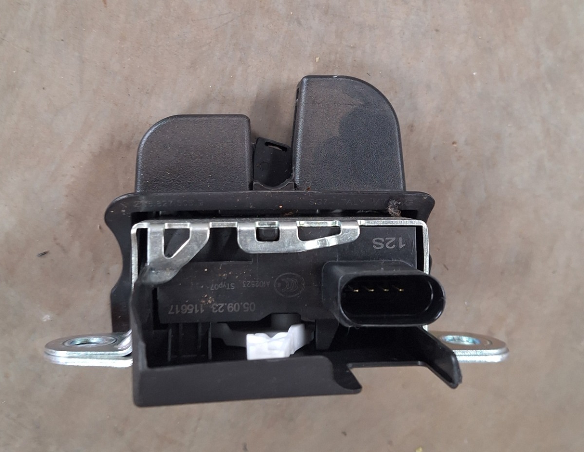 T-CROSS BOOT LID LOCK