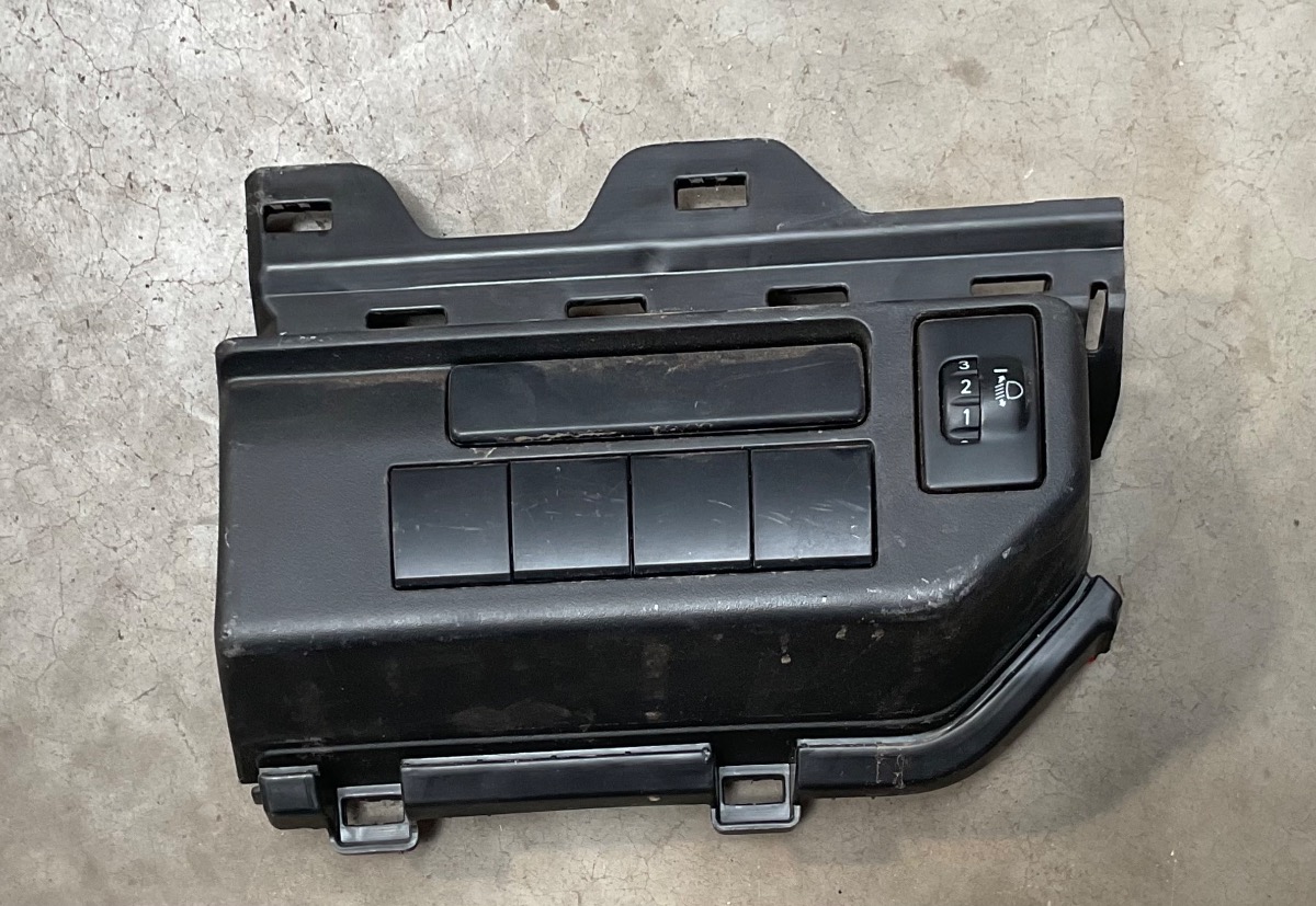 URBAN CRUISER INSTRUMENT CLUSTER LOWER PANEL