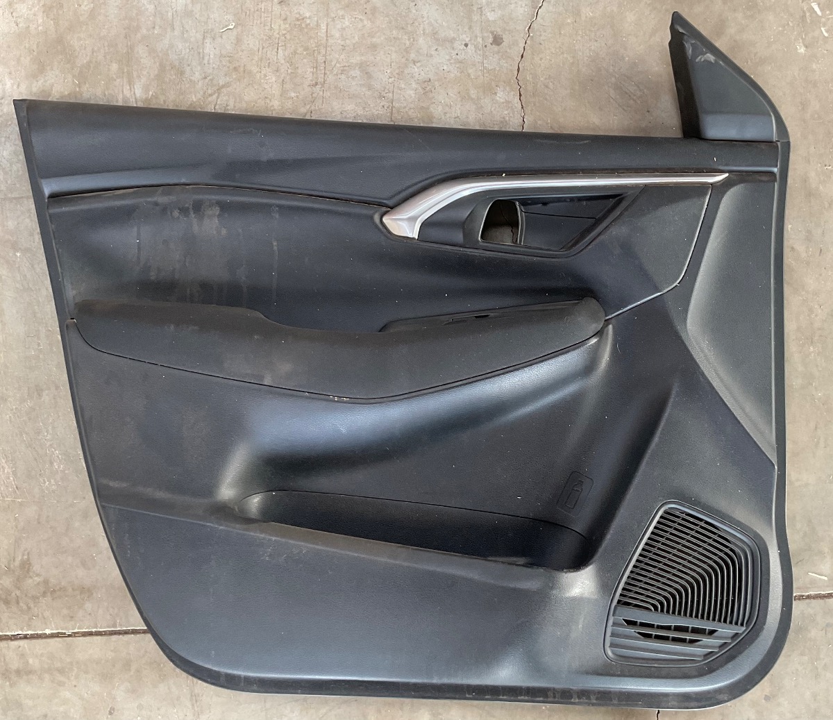 URBAN CRUISER LEFT FRONT DOOR PANEL