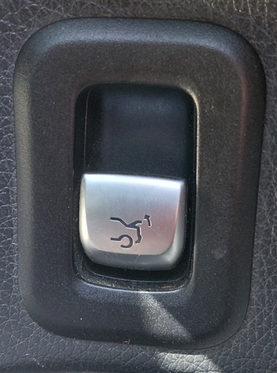 W205 BOOT RELEASE SWITCH