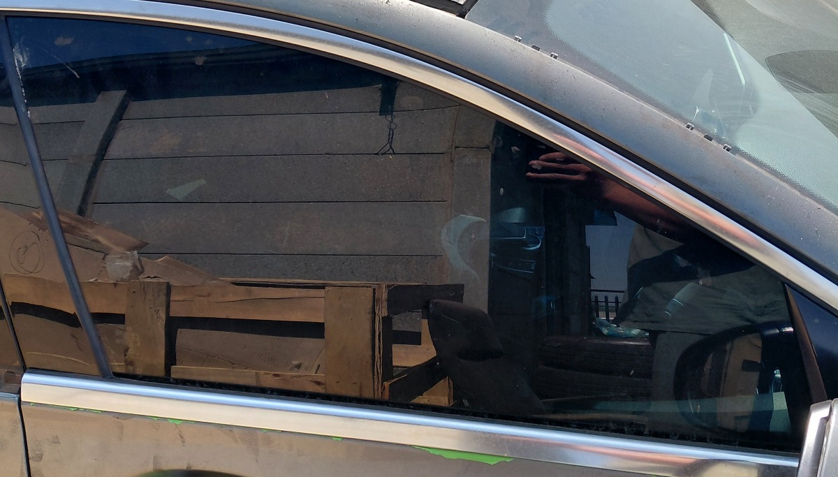 W205 RIGHT FRONT DOOR GLASS