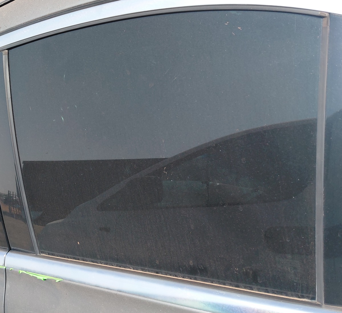 W205 LEFT REAR DOOR GLASS