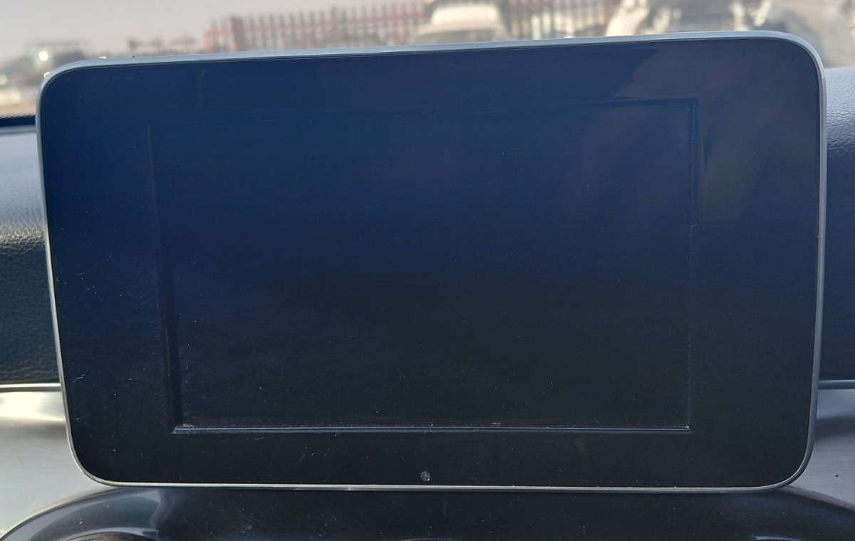 W205 CENTRE SCREEN DISPLAY