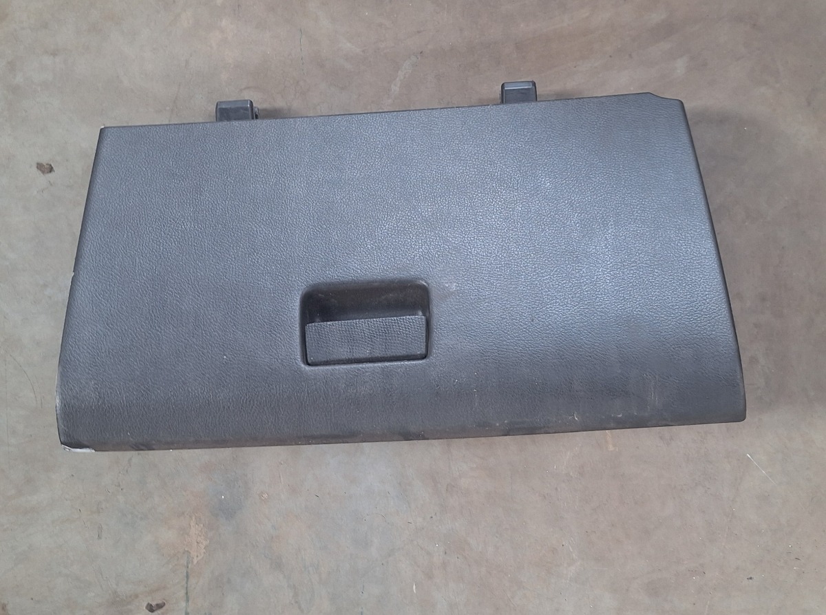 URBAN CRUISER GLOVE COMPARTMENT