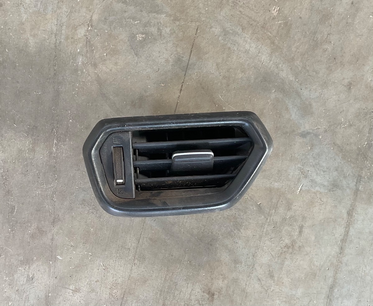 URBAN CRUISER LEFT DASH VENT