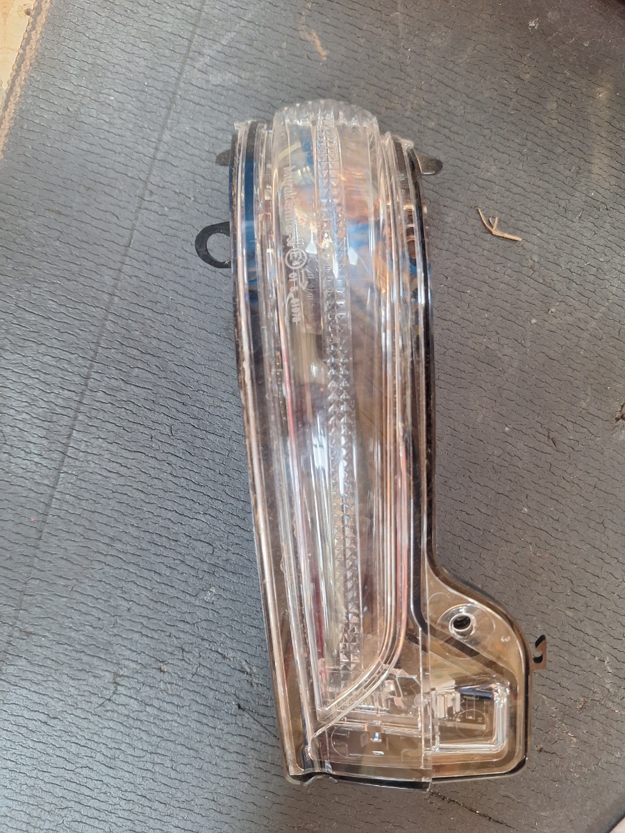 HILUX 2019 2.4 GD-6 RB SRX P/U D/C Flasher-Out-Mirror - Right(helper)