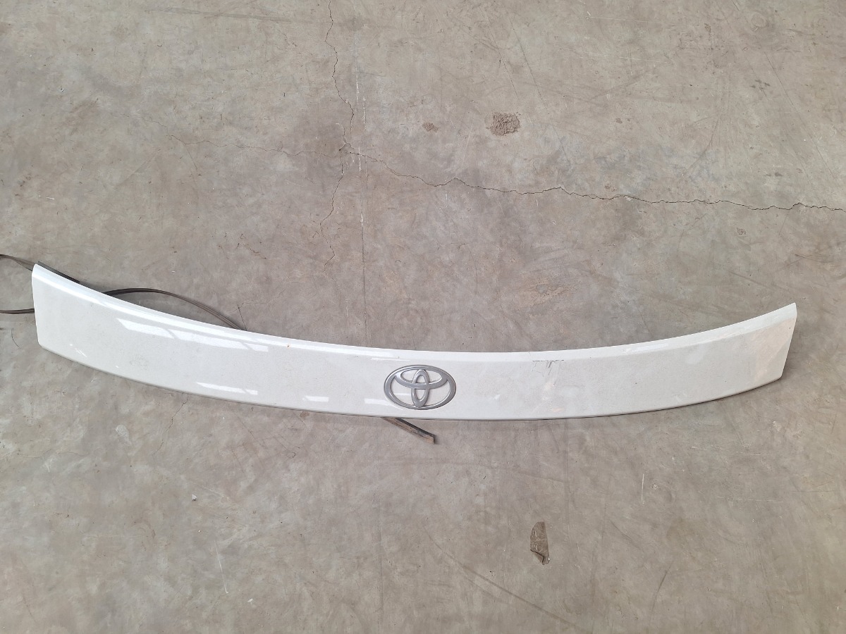 STARLET CROSS REAR BOOT LID MOULDING