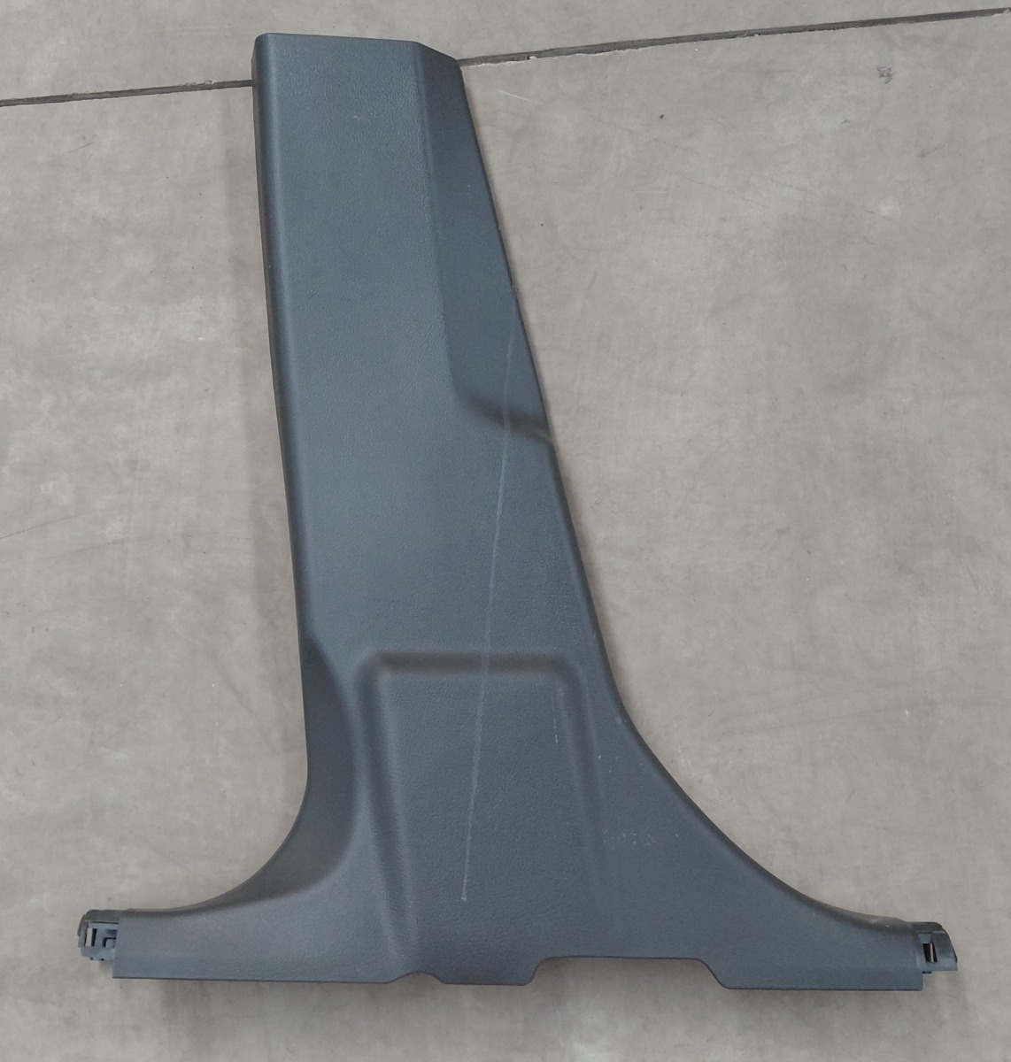 STARLER CROSS LEFT CENTRE PILLAR TRIM