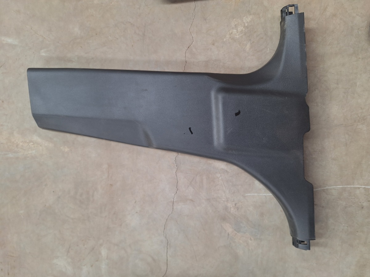 STARLET CROSS RIGHT CENTER PILLAR, LOWER COVER