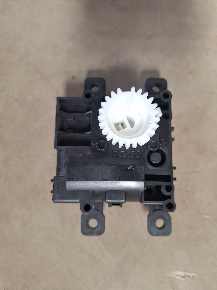 COROLLA CROSS AIR FLAP MOTOR