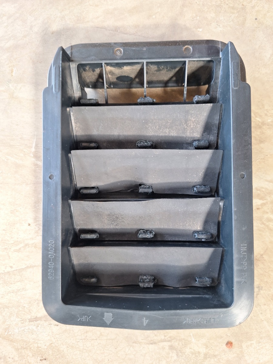 COROLLA CROSS AIR VENT GRILLE LEFT REAR