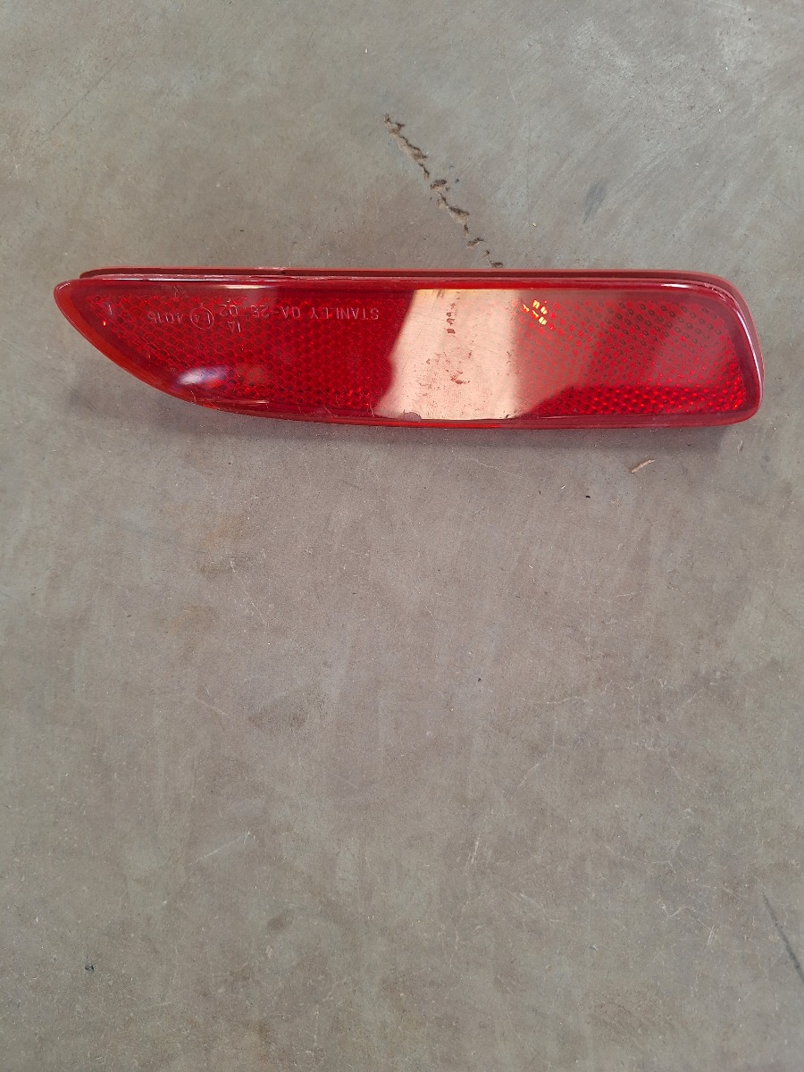 COROLLA CROSS LEFT REAR BUMPER REFLECTOR