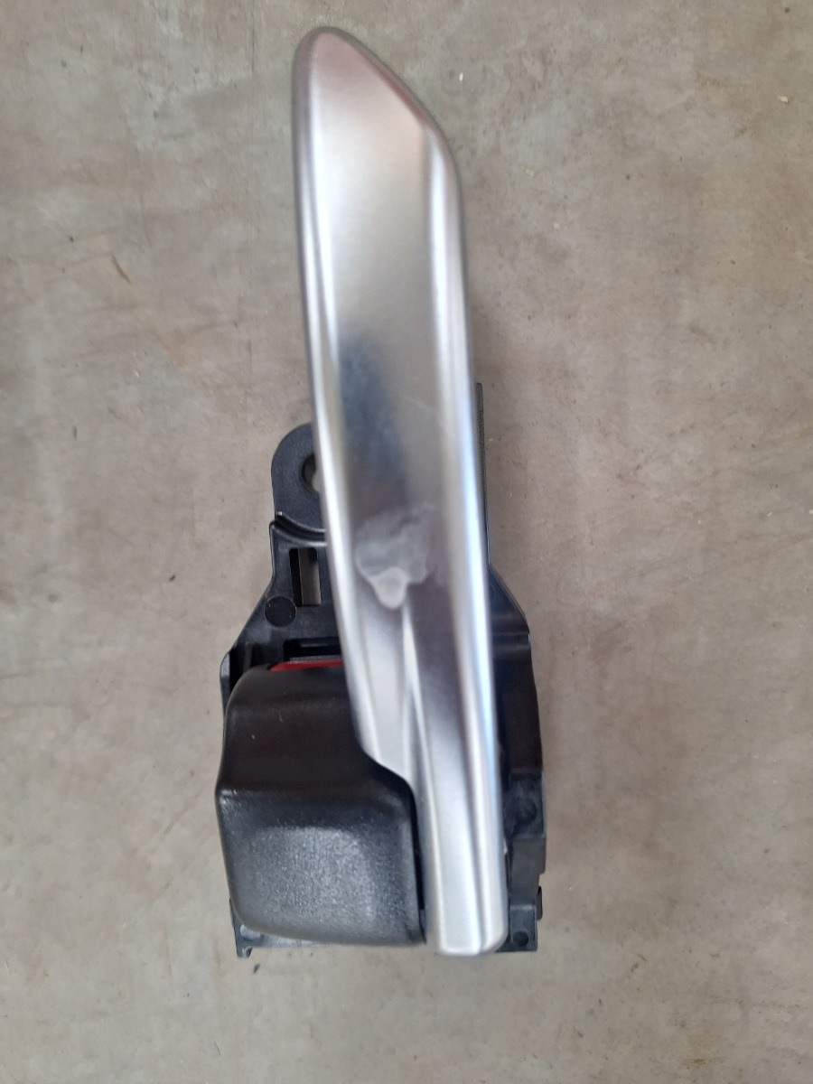RAV4 LEFT FRONT DOOR INNER HANDLE