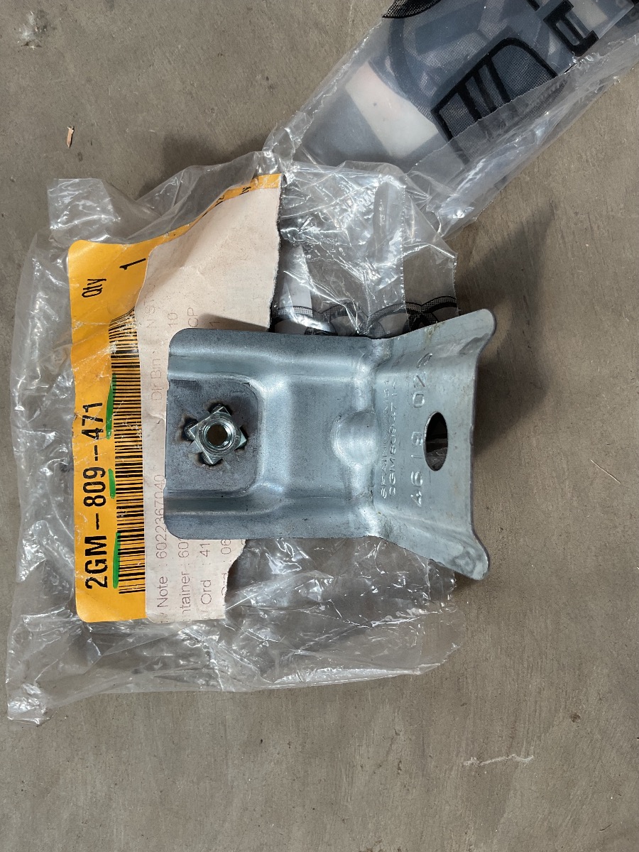 T-CROSS Fender Strut Support Right