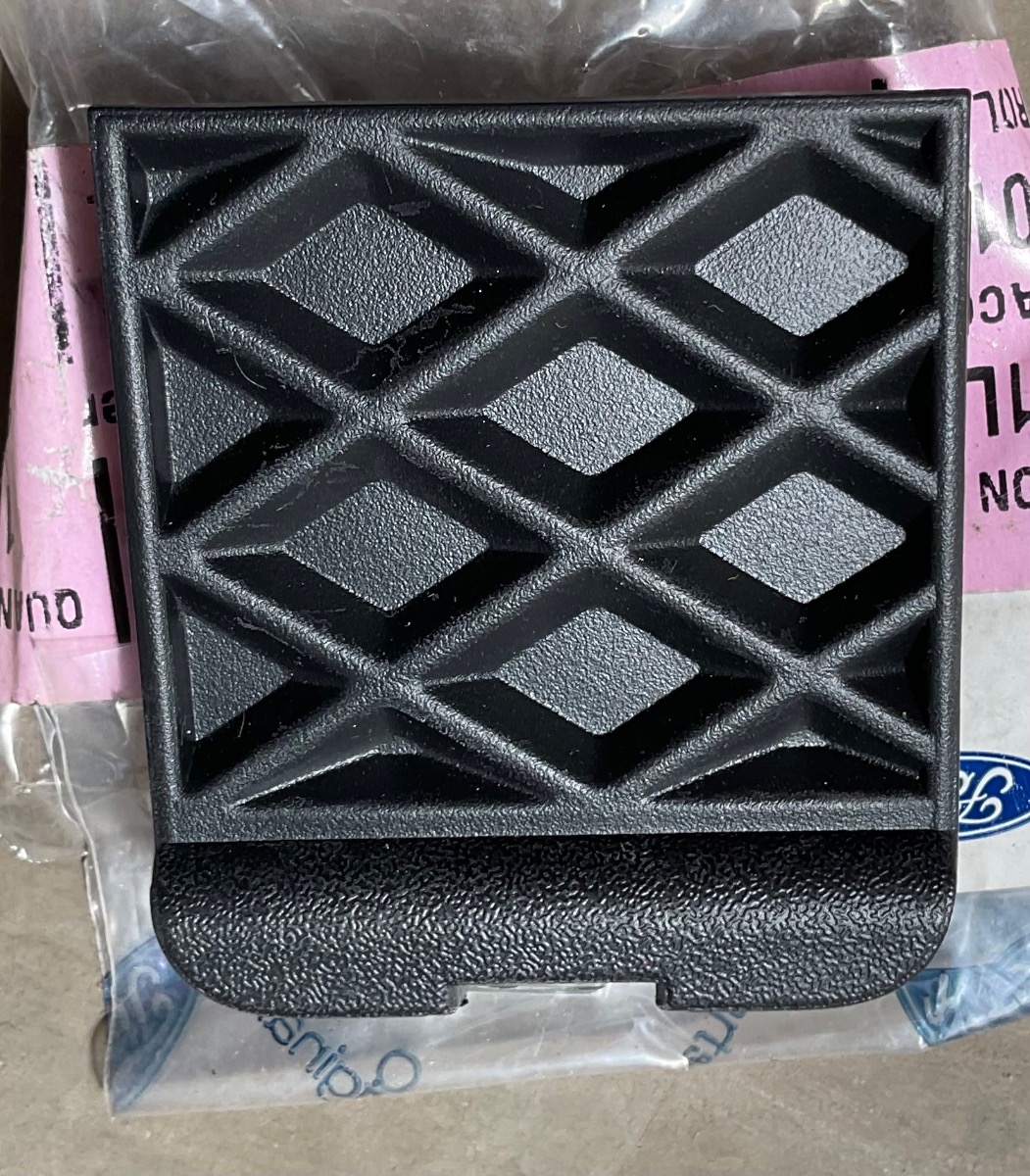 FOCUS TOW HOOK COVER REAR