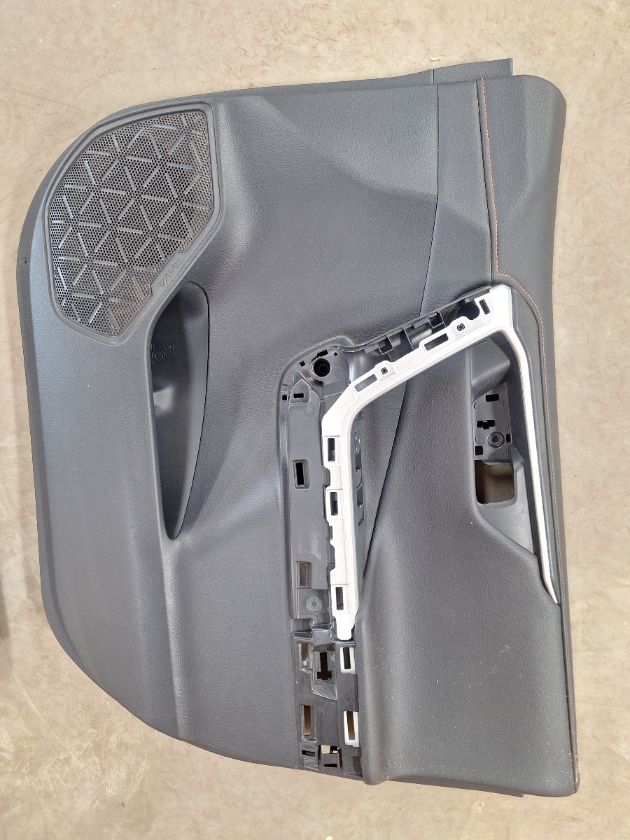 RAV4 RIGHT FRONT DOOR PANEL