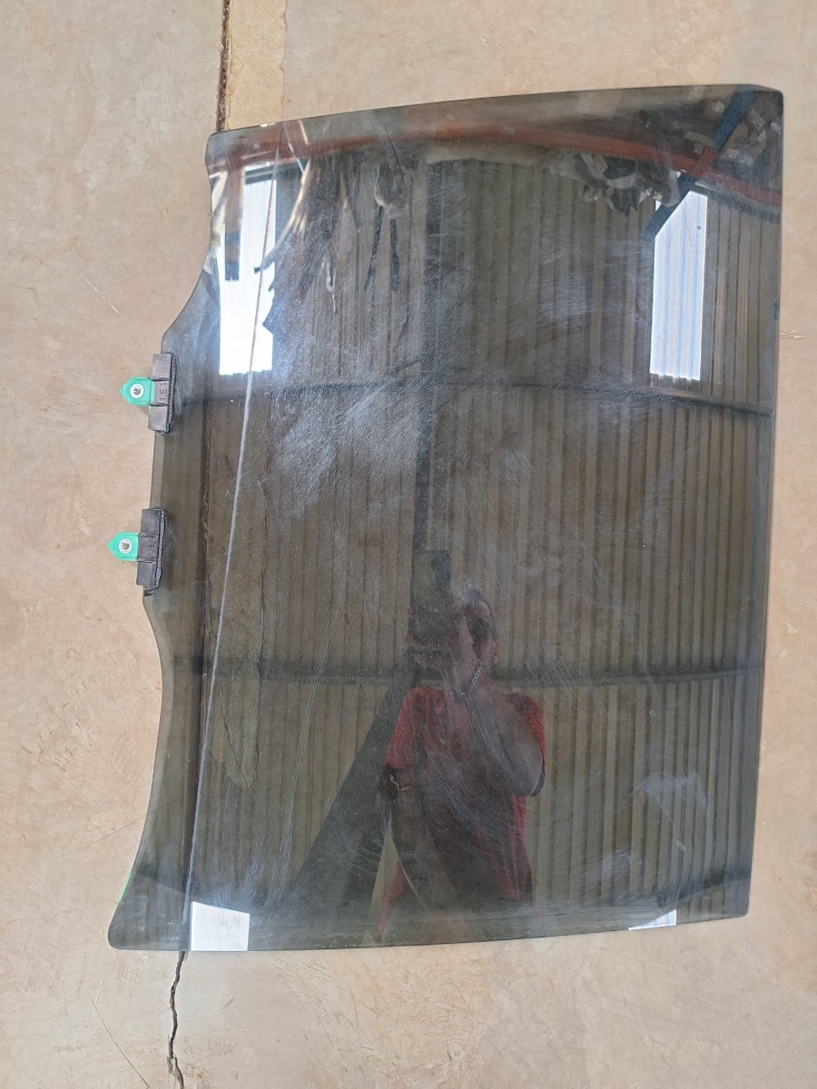 RAV4 RIGHT REAR DOOR GLASS