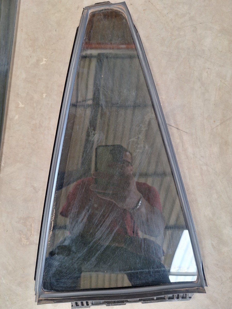 RAV4 RIGHT REAR DOOR VENT GLASS