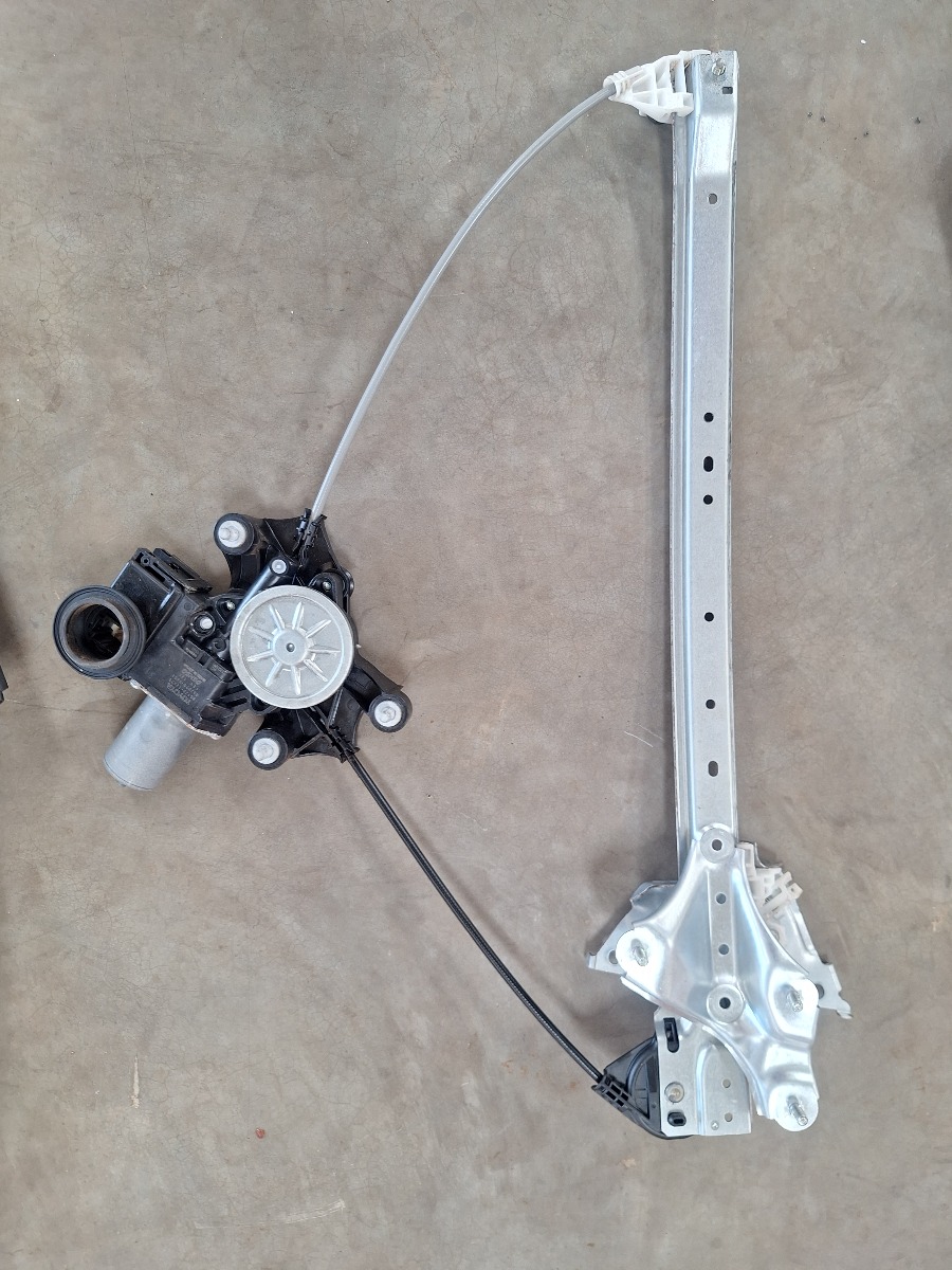 RAV4 LEFT FRONT DOOR WINDOW MECH
