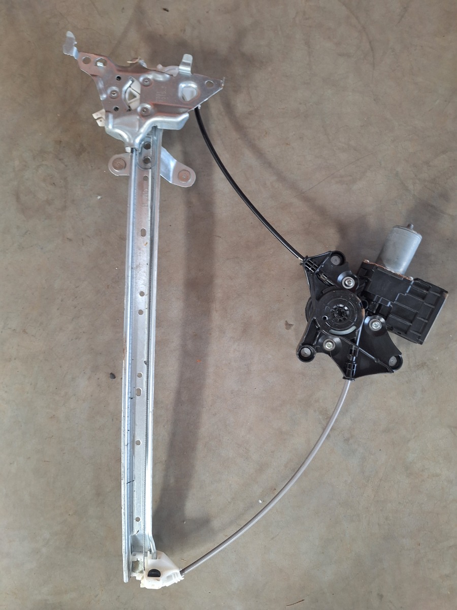 RAV 4 RIGHT REAR WINDOW MECH